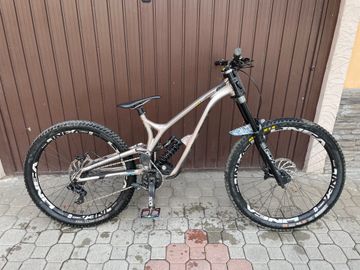 Używany Commencal SUPREME DH V4 2022 Mountainbike — zdjęcie 2 z 11