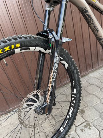 Używany Commencal SUPREME DH V4 2022 Mountainbike — zdjęcie 5 z 11
