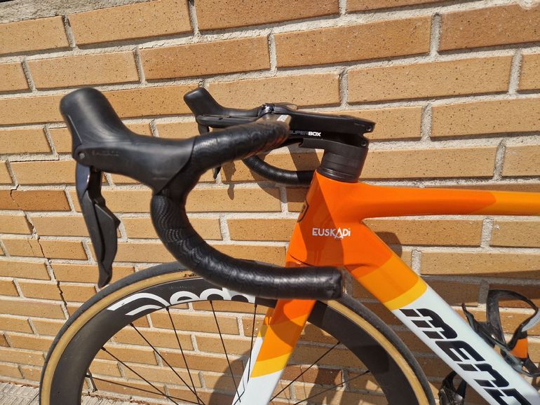 Used Mendiz Custom Shimano Ultegra Di2 2025 Road & Gravel, Orange — image 10 of 10