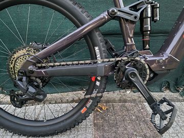 Santa Cruz Vala AL 70 2026 2026 Mountainbike usato, Viola — immagine 3 di 10