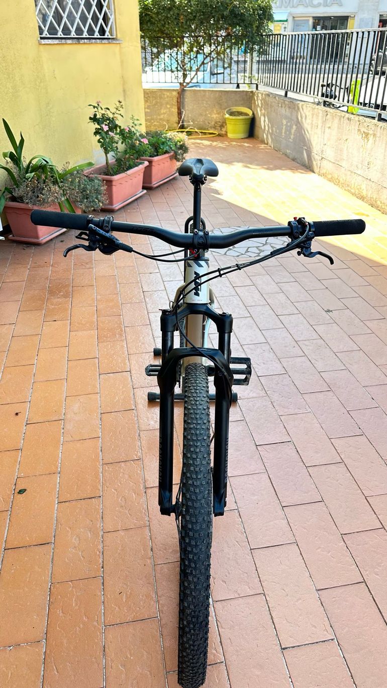 Gebrauchtes KTM MYROON PRO 2024 2024 Mountainbike, Hellgrau — Bild 4 von 5