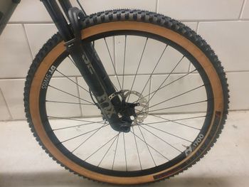 Gebrauchtes BMC Fourstroke 01 TWO 2021 2021 Mountainbike, Hellgrau, 29 — Bild 4 von 8