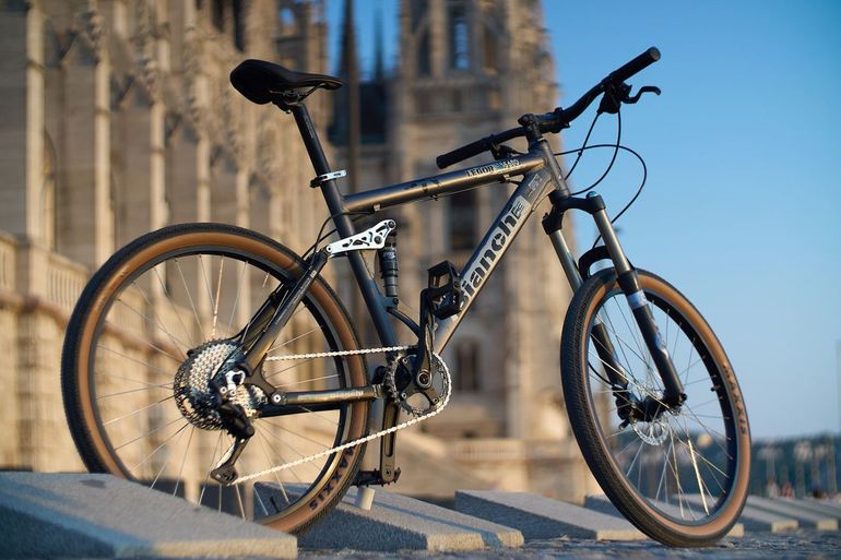 Bianchi Legor 5600 2007 Mountainbike usato, Grigio chiaro — immagine 1 di 14