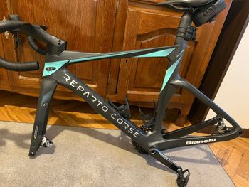 Brugt Bianchi Oltre RC (2024) Frameset Size 53 (M) Bianchi Oltre RC Frameset 2024 Road & Gravel — billede 2 af 5