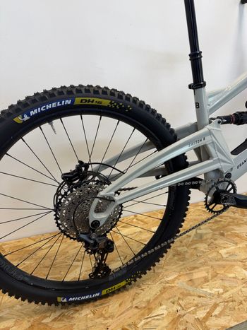 Orange Custom Shimano Deore 2026 Mountainbike de segunda mano, Blanco — imagen 3 de 5