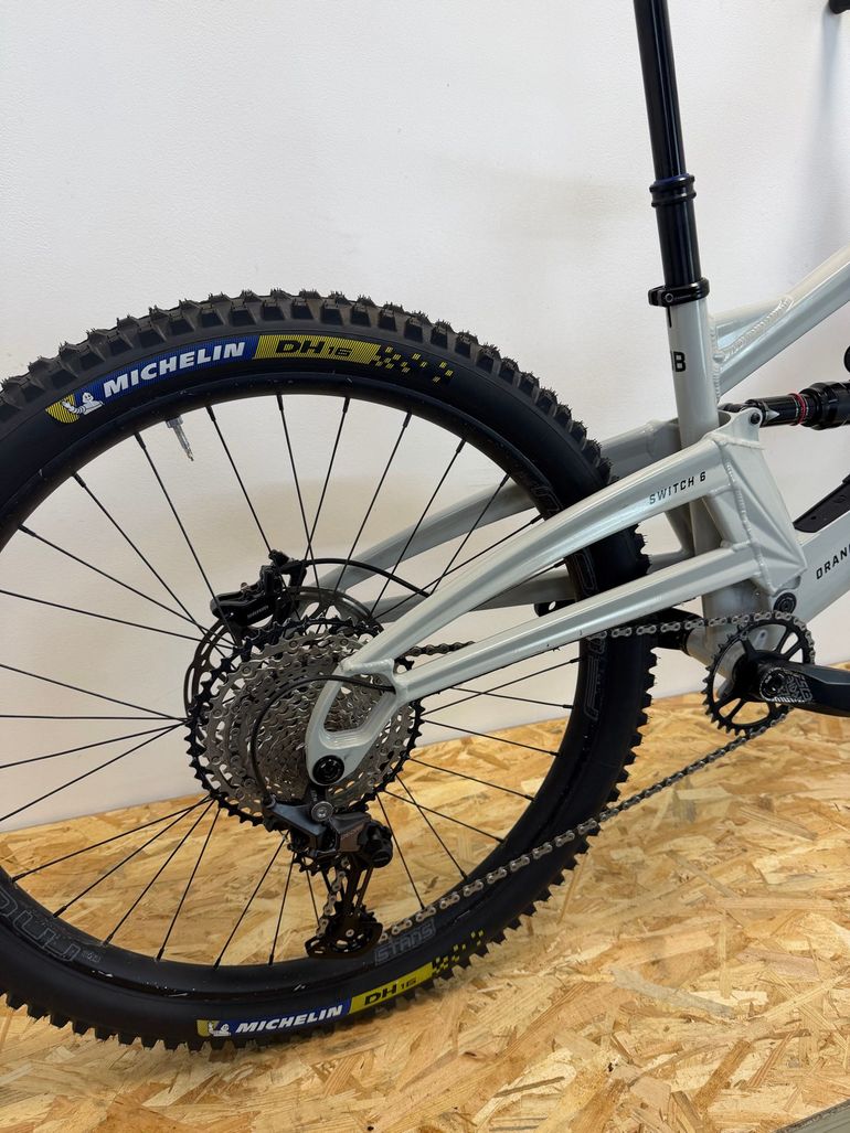 Orange Custom Shimano Deore 2026 Mountainbike de segunda mano, Blanco — imagen 3 de 5