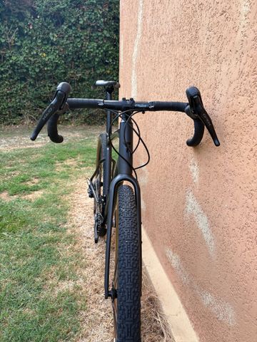 Used Giant Revolt 0 2025 2025 Road & Gravel, Light Gray — image 5 of 5