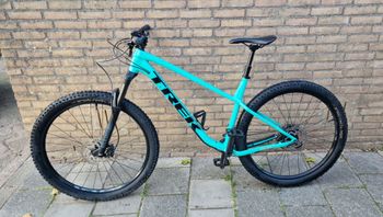 Used Trek Roscoe 7 2023 2023 Mountainbike, Blue, 27.5, 29 — image 2 of 5