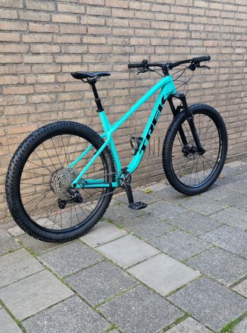 Used Trek Roscoe 7 2023 2023 Mountainbike, Blue, 27.5, 29 — image 4 of 5