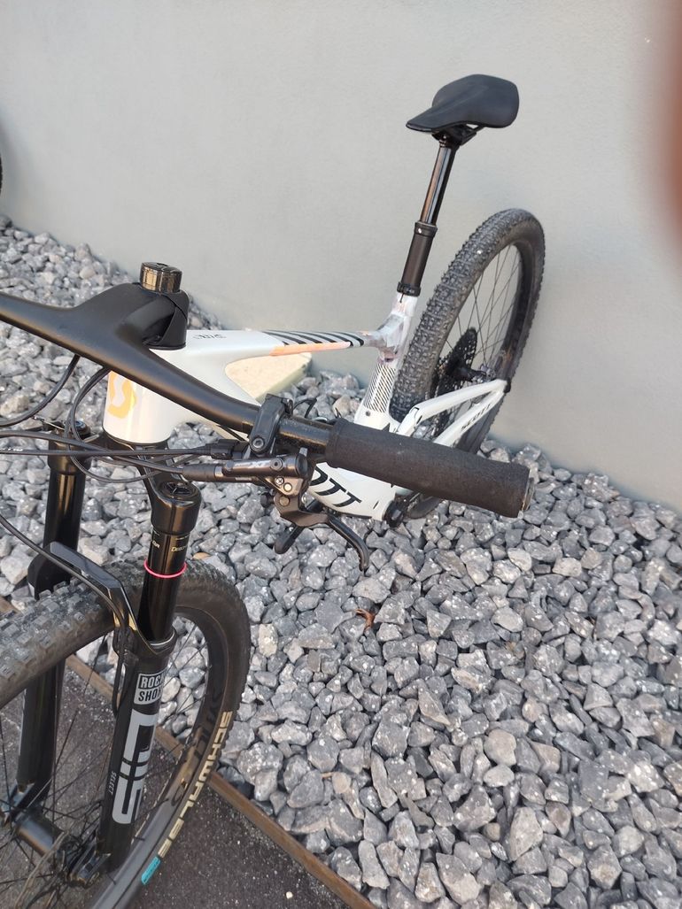 Gebrauchtes Scott Spark RC Team Issue 2025 2025 Mountainbike, Hellgrau — Bild 6 von 9