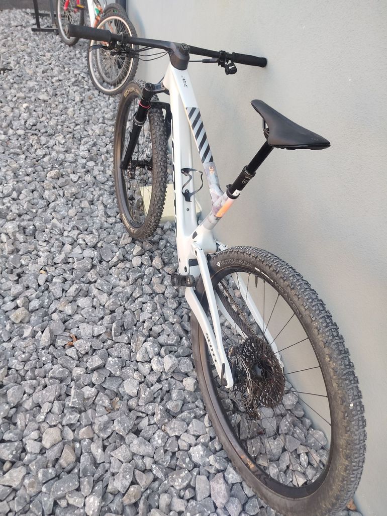 Gebrauchtes Scott Spark RC Team Issue 2025 2025 Mountainbike, Hellgrau — Bild 3 von 9