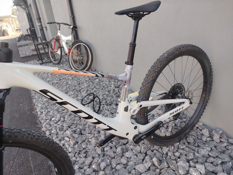 Gebrauchtes Scott Spark RC Team Issue 2025 2025 Mountainbike, Hellgrau — Bild 9 von 9