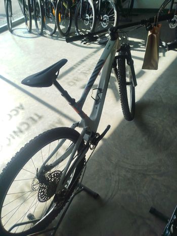 Gebrauchtes Scott Spark RC Team Issue 2025 2025 Mountainbike, Hellgrau — Bild 8 von 9