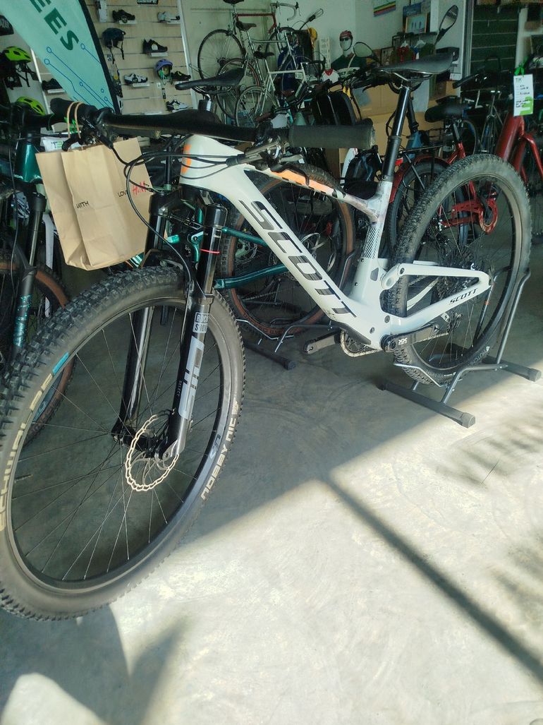 Gebrauchtes Scott Spark RC Team Issue 2025 2025 Mountainbike, Hellgrau — Bild 7 von 9