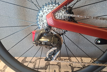 Used BMC Roadmachine 01 THREE 2024 2024 Road & Gravel, Red — image 4 of 5