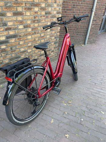 Trek Allant+ 7 Lowstep 2024 2024 Urban usato, Rosso — immagine 2 di 5