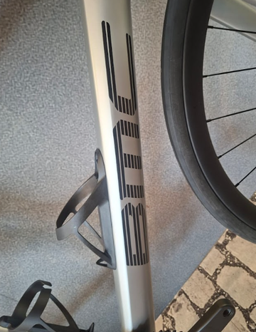 Used BMC Roadmachine 01 FOUR 2024 2024 Road & Gravel, Light Gray — image 4 of 6