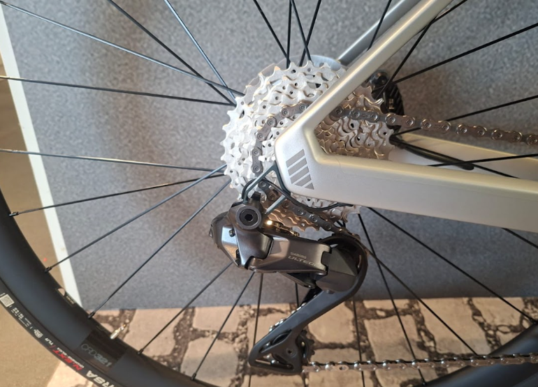 Gebrauchtes BMC Roadmachine 01 FOUR 2024 2024 Road & Gravel, Hellgrau — Bild 3 von 6