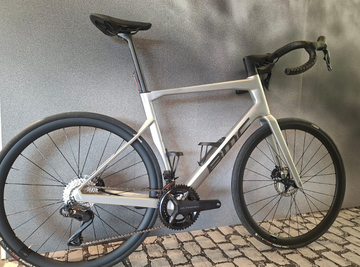 Used BMC Roadmachine 01 FOUR 2024 2024 Road & Gravel, Light Gray — image 2 of 6