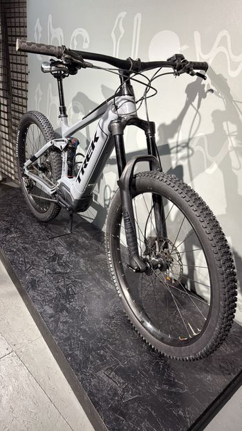 Brugt Trek Powerfly LT 7 Plus 2019 2019 Mountainbike — billede 2 af 11