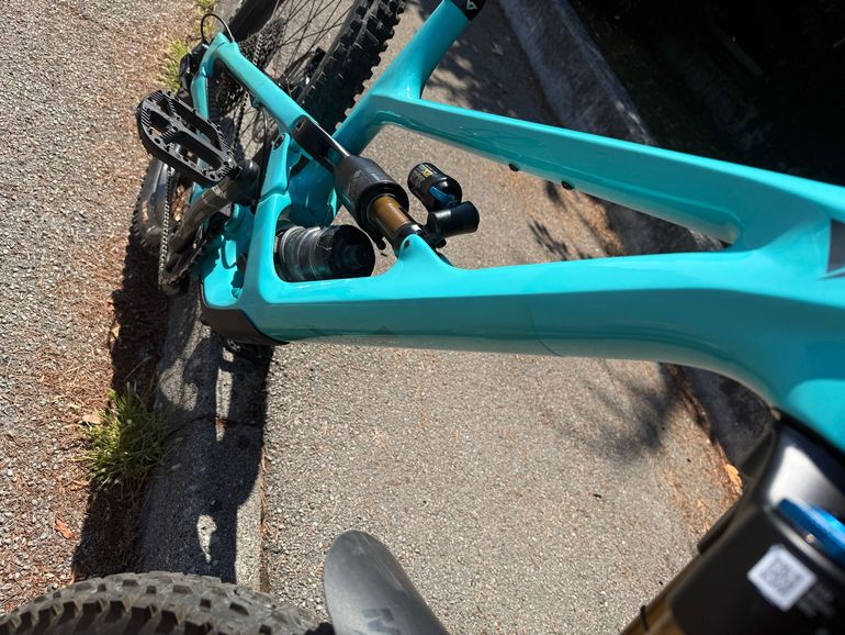 YT Industries Capra CORE 4 (NT) 29 2023 2023 Mountainbike usato, Blu — immagine 12 di 15