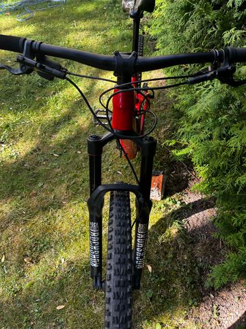 Trek Fuel EX 5 27.5 Plus 2018 2018 Mountainbike usato, Rosso — immagine 9 di 33