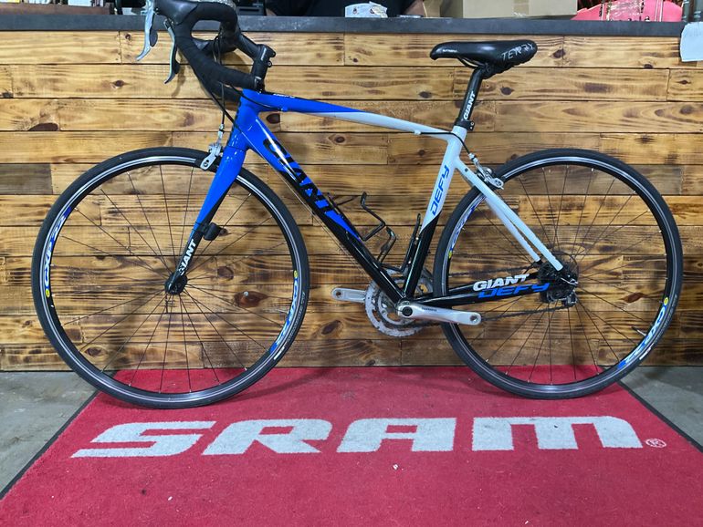 Used Giant Defy 2 (COMPACT) 2010 2010 Road & Gravel, Blue — image 2 of 9