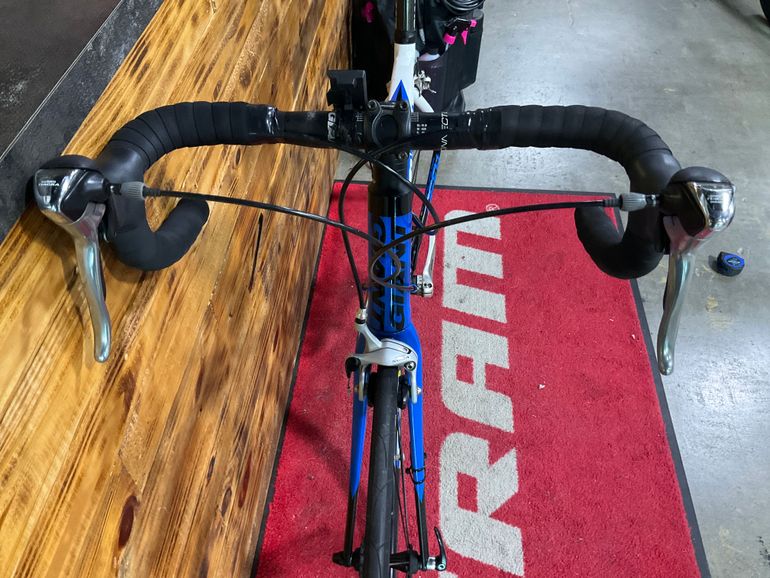 Used Giant Defy 2 (COMPACT) 2010 2010 Road & Gravel, Blue — image 5 of 9