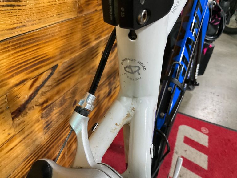 Used Giant Defy 2 (COMPACT) 2010 2010 Road & Gravel, Blue — image 7 of 9