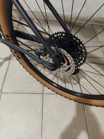 Trek Marlin 8 Gen 2 2023 2023 Mountainbike usato, Grigio chiaro — immagine 2 di 17