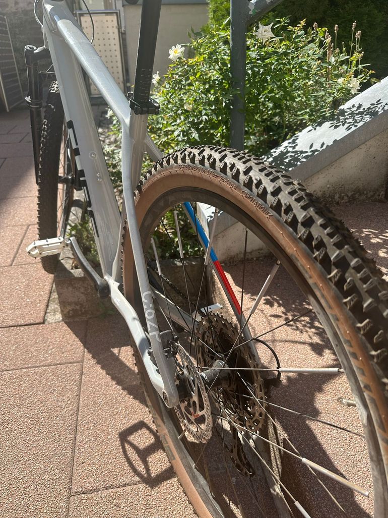 Używany CUBE REACTION C:62 PRO 2022 2022 Mountainbike — zdjęcie 2 z 17