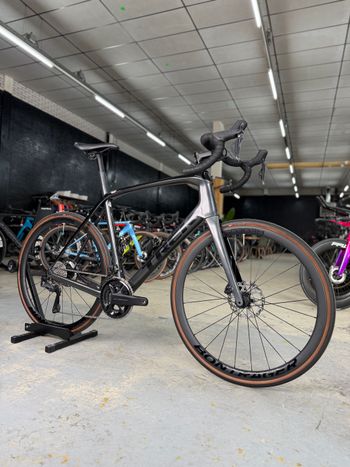 Trek Domane SL 7 2022 2022 Road & Gravel usato, Nero — immagine 2 di 24