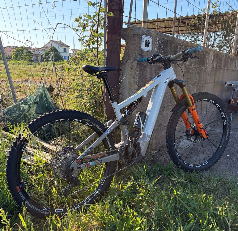 Focus SAM² 6.9 2023 2023 Mountainbike usato, Grigio chiaro — immagine 3 di 4