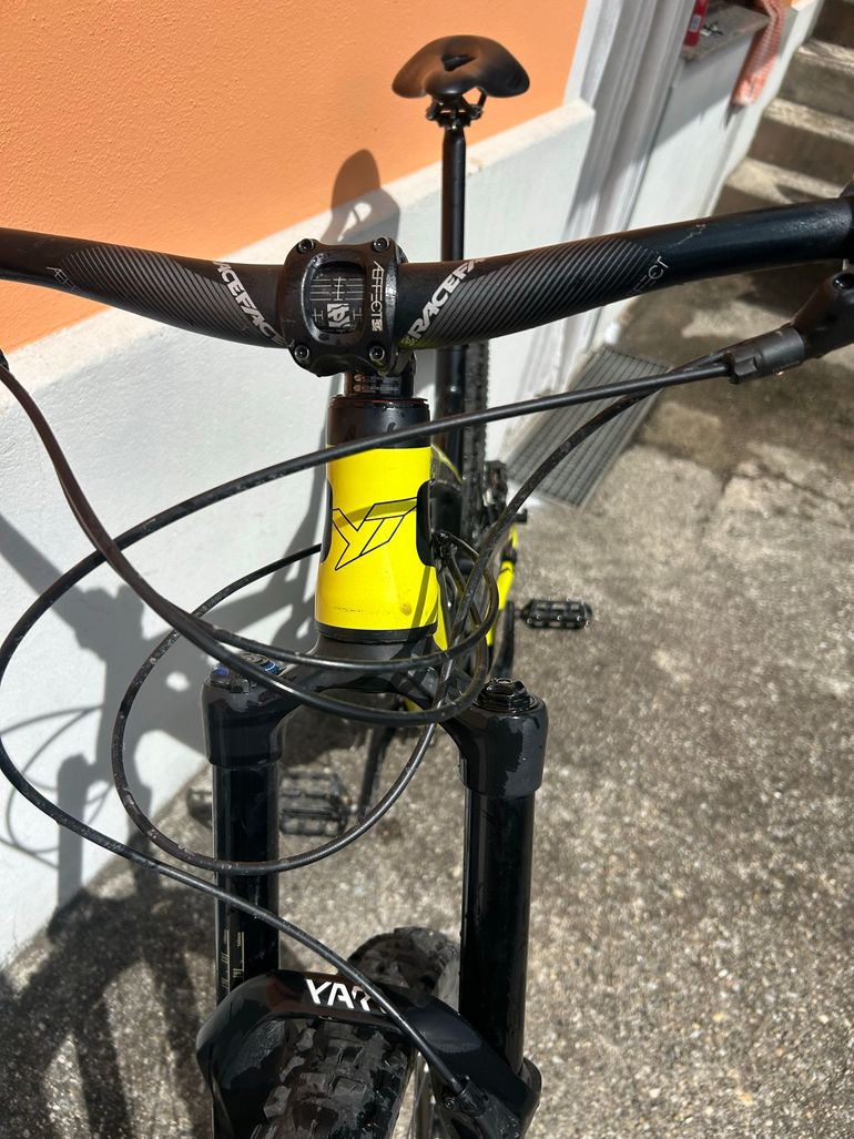 Used YT Custom Shimano Ultegra 2017 Mountainbike, Black — image 4 of 5