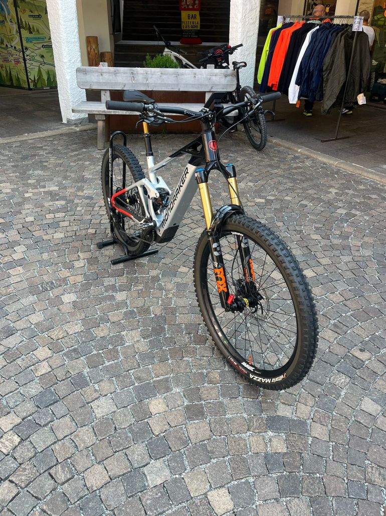 Tweedehands Mondraker DUNE R 2024 2024 Mountainbike — afbeelding 2 van 6