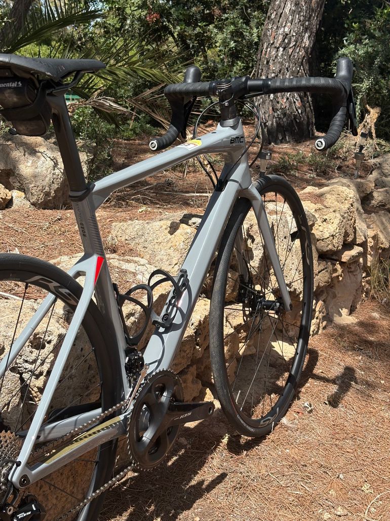 BMC Roadmachine 02 THREE 2020 2020 Road & Gravel usato, Grigio chiaro — immagine 3 di 4