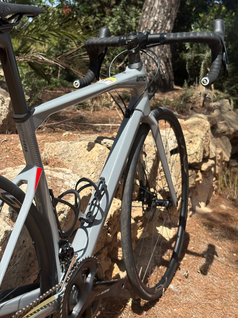 BMC Roadmachine 02 THREE 2020 2020 Road & Gravel usato, Grigio chiaro — immagine 2 di 4
