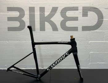 Brugt Specialized Telaio S-Works SL8 - Satin Carbon / Viavi Cynan Blue / Viavi Silver-Blue Pearl Fade / Gloss Metallic White Silver Frameset 2025 Road & Gravel