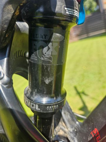 Used Mondraker FOXY 2023 2023 Mountainbike, Light Gray, 29 — image 10 of 18
