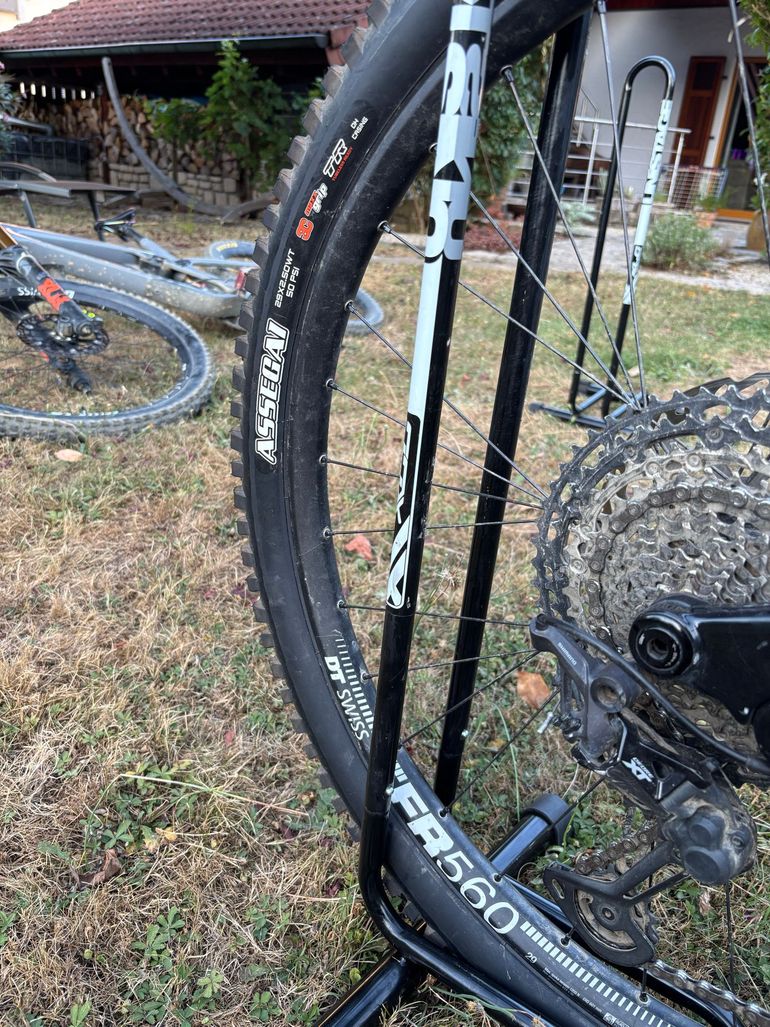 Brugt Canyon Torque Mullet CF 8 2022 2022 Mountainbike — billede 8 af 9