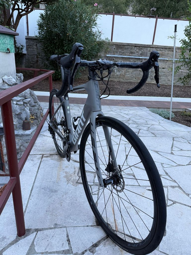 Giant Defy Advanced 2 2020 2020 Road & Gravel usato, Grigio chiaro — immagine 2 di 5