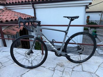 Giant Defy Advanced 2 2020 2020 Road & Gravel usato, Grigio chiaro — immagine 1 di 5