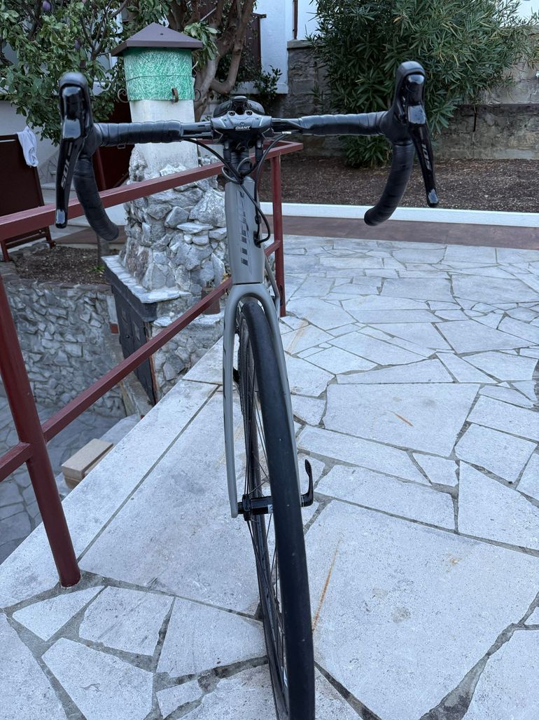 Giant Defy Advanced 2 2020 2020 Road & Gravel usato, Grigio chiaro — immagine 5 di 5