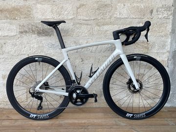 Tweedehands Specialized Tarmac SL7 Sport - Shimano 105 2025 2025 Road & Gravel