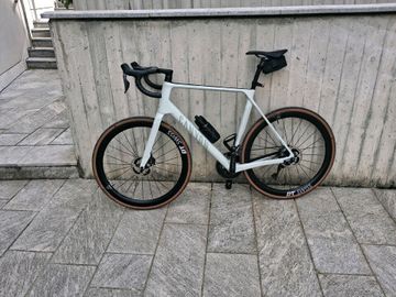 Canyon Endurace CFR Di2 2024 2024 Road & Gravel usato, Bianco — immagine 5 di 5