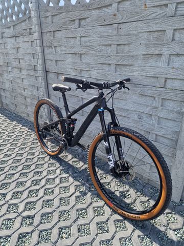 Trek Fuel EX 9.8 27.5 Plus 2017 2017 Mountainbike usato, Nero — immagine 2 di 9