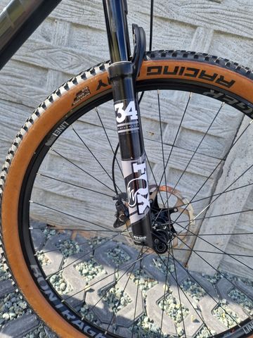 Trek Fuel EX 9.8 27.5 Plus 2017 2017 Mountainbike usato, Nero — immagine 3 di 9