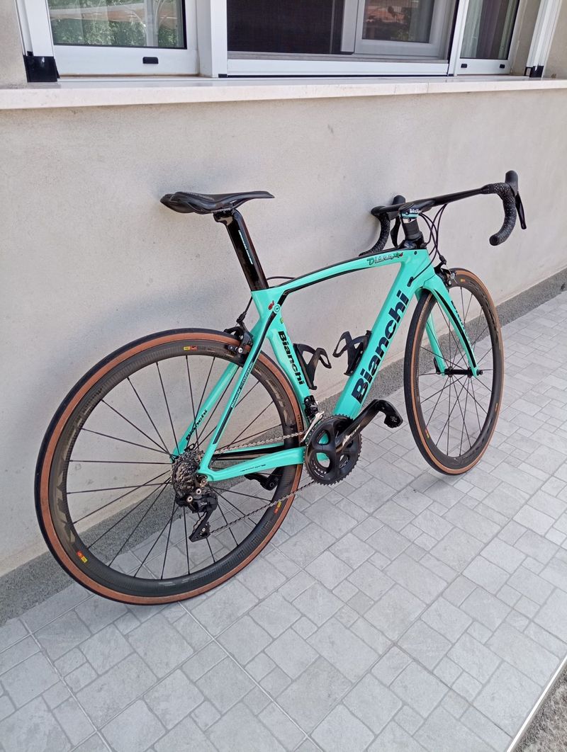 Käytetty Bianchi Oltre XR4 - Ultegra 2022 2022 Road & Gravel