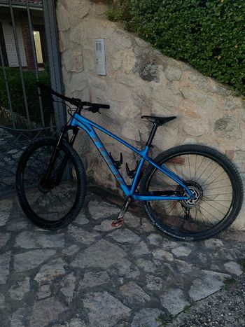 Gebrauchtes Trek X-Caliber 8 2022 2022 Mountainbike, Blau, 27.5, 29 — Bild 1 von 3