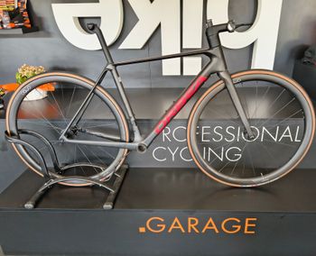 Orbea Orca OMR 2026 Frameset 2026 Road & Gravel usato, Nero — immagine 1 di 3